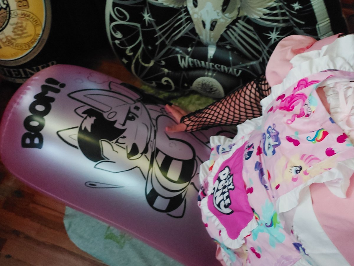 298_john's tweet photo. My shosu roll🖤🖤

#inflatables #inflatablefetish #pooltoys https://t.co/RAOPyXg6aT