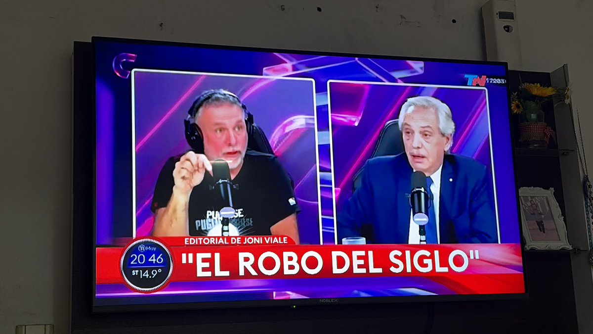 ramoosmartin's tweet photo. @CarnavalStream @maurofederico JJajajajajqj recién veo esto de @JonatanViale, hay alguna denuncia de corrupcion en mi gobierno @alferdez? Y te quedaste todo colorado sin poder responder para que no te rajen!! Jajajajajaja @maurofederico https://t.co/iCF4vGXTGB