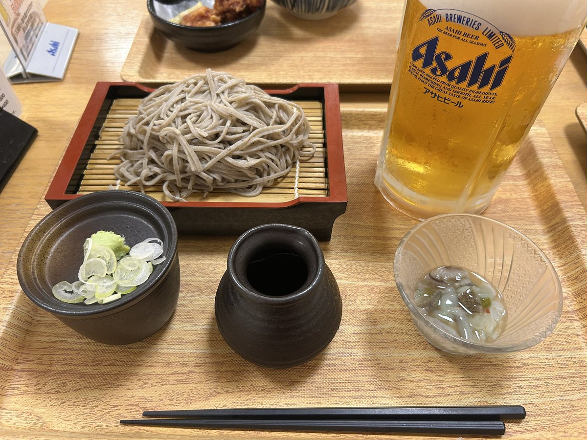 unchichan10's tweet photo. お風呂屋さんのご飯
メガジョッキ🍺 https://t.co/PoM89K1u7u