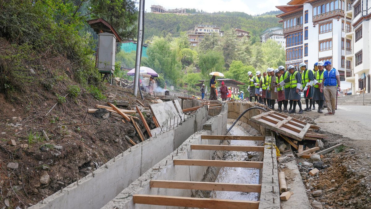 UNDP_Bhutan's tweet photo. #ClimateChange is bringing heavier rainfall to Thimphu 🇧🇹, intensifying stormwater flooding in the city. Together with @theGEF, we’re supporting the govt to strengthen urban drainage infrastructure through the US$20M Urban Resilience project, helping boost the city’s resilience. https://t.co/waIU1iY5Tz