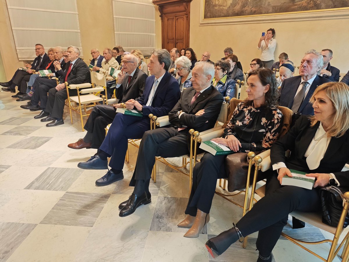 bancadipiacenza's tweet photo. Baffi, grande economista e grande persona colpito dalla politica perché lontano dalla politica. Leggi di più al link https://t.co/usDlp6KBvB #BancadiPiacenza https://t.co/SV9pei4Z5S