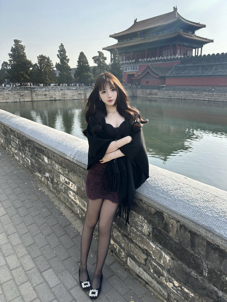 qaq_chichi_'s tweet photo. 一个小香风
马上又要周五咯
期待���待！
#黑丝 #女大 https://t.co/lchXcAzIdZ