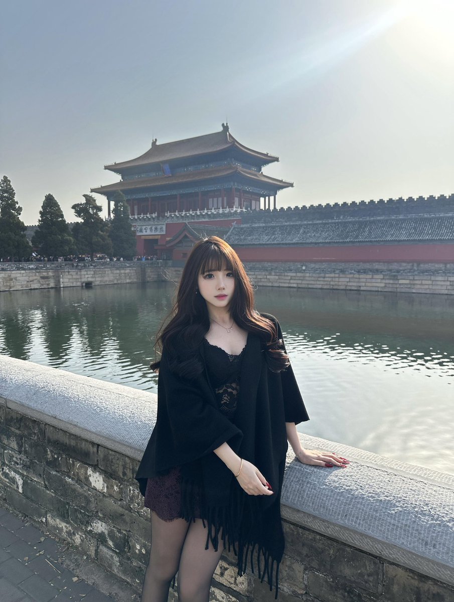 qaq_chichi_'s tweet photo. 一个小香风
马上又要周五咯
期待���待！
#黑丝 #女大 https://t.co/lchXcAzIdZ