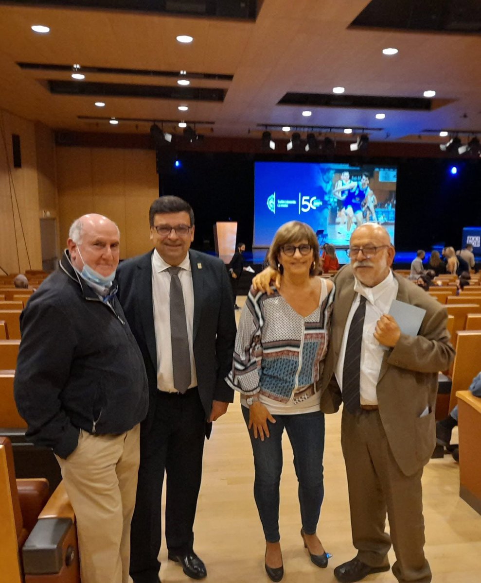 GuiuMas's tweet photo. Jordi, ara i sempre bàsquet 🏀 Et prometo que no deixaré que ningú em digui “Montserrateta”!
Avui, allà dalt, comença la festa del bàsquet. Comenteu els partits del @morabancandorra amb el meu pare… i, sobretot, envieu-me alguna senyal de tant en tant.
T’estimo Jordi Clua Bas ♥️
Sempre 🏀