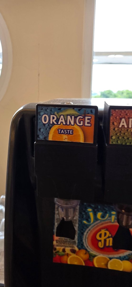 FlyingMyles's tweet photo. Don't know why but this made me laugh... Forget fresh orange I just want the taste ! 😄  (it didnt btw) https://t.co/J32M5KHVna
