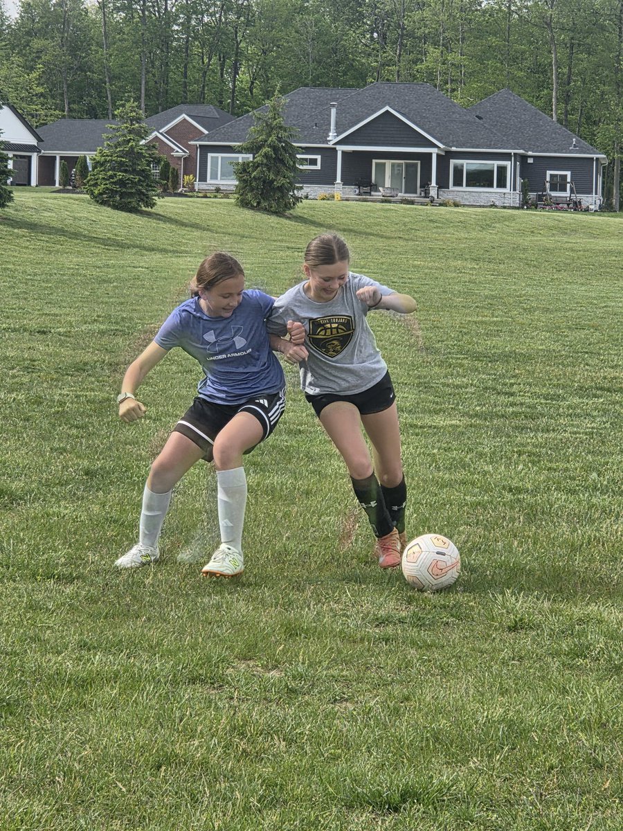 BotkinsGSoccer's tweet photo. Some defensive battles going on with the older group yesterday https://t.co/CLBgmBXydr