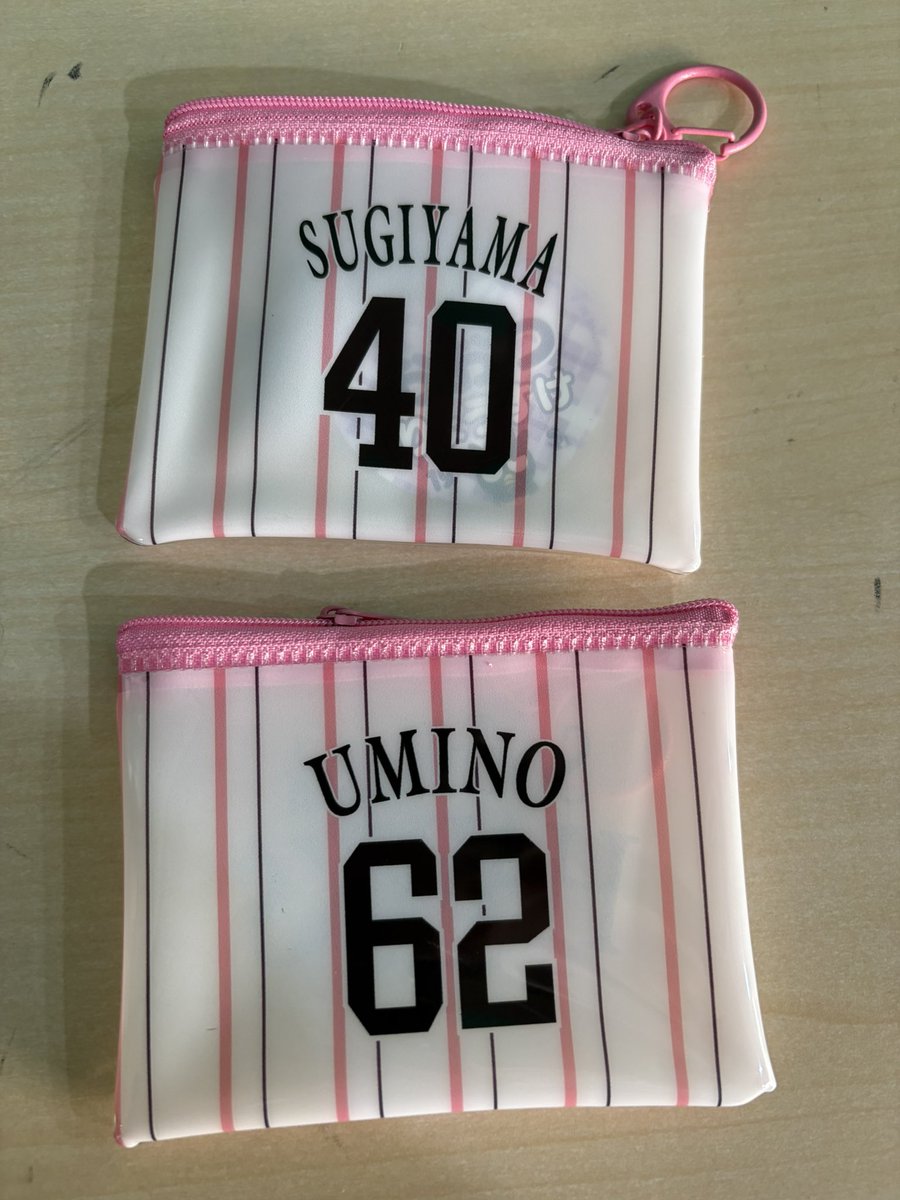 mem_____at's tweet photo. ホークス ピンクフルデー グッズ交換

《譲》
#40 杉山
#62 海野

《求》
#31 正木

本日現地です！
よろしくお願いします！！！

#ホークス #マルチポーチ #ピンクフルデー #杉山一樹 #海野隆司 #正木智也 https://t.co/ztmwcjPNrA