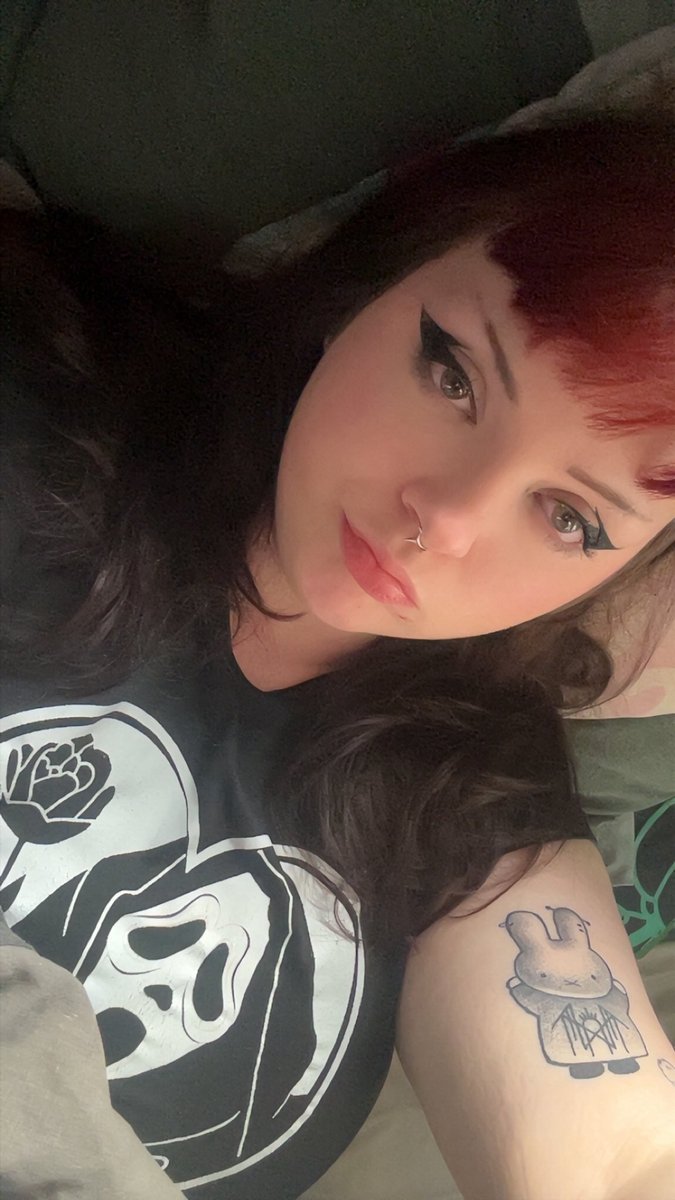 Emogoddessxo's tweet photo. I want to do a big clothes shop. Get it funded pups ❤️ https://t.co/x7jh5CT0dx