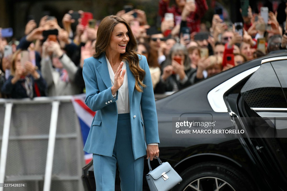 SabirahLohn's tweet photo. When your dividers actually get put to work. 🤭
The princess of Wales is so loved and thank you Italy for such a great welcome to her. https://t.co/6SHleeYOdT