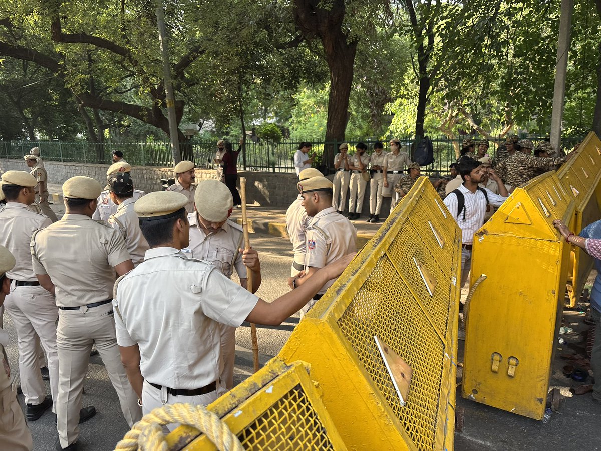 Saurabh Bharadwaj tweet media