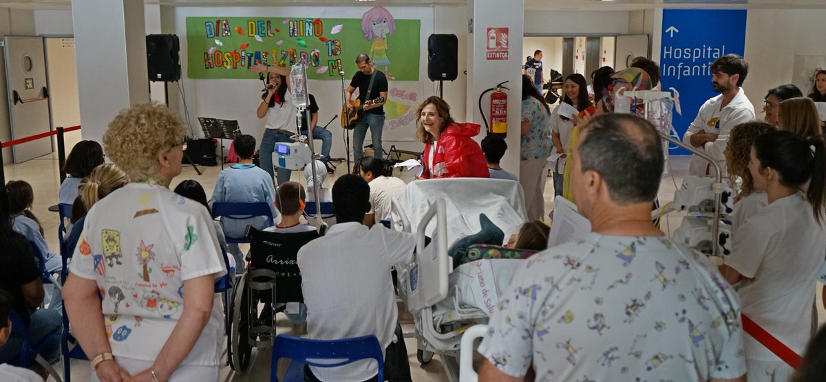 AreaUnoArrixaca's tweet photo. 🏥👩‍👦👧🏽Celebramos en el H. Infantil Arrixaca el Día del Niño Hospitalizado para sensibilizar sobre las necesidades de los menores ingresados. Recordar su derecho al juego y a un entorno amable🏀.

Porque un hospital infantil es especial: sus trabajadores y sus clientes❗️@EAEHD_RM https://t.co/orIgtke3UY