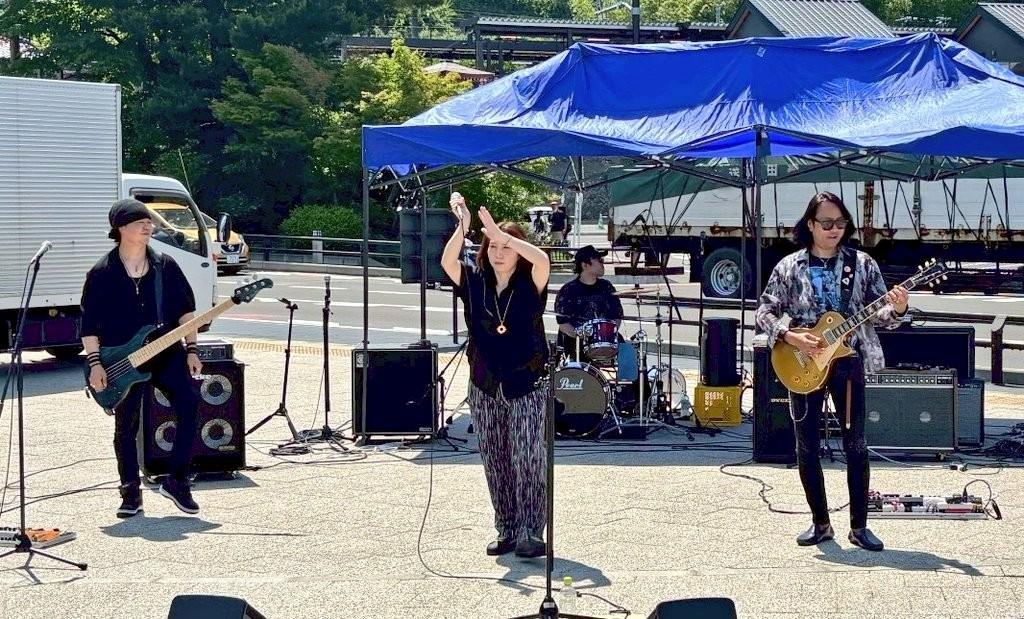 D_noranecomike's tweet photo. タイムテーブル公開ぃ！

松島パークフェスティバル2026
ワシは70degrees！
日曜日の13:10から！

友人達のステージもいっぱい！前組はクチャッキーさんも👀✨みんなもチェックして楽しも！✨️

https://t.co/ft4MpM61LI

 #70degrees

⬇公式さんの集合写真から
ウチのイケメンリーダーを探せぇ！🫶 https://t.co/L2H0Nwyngu