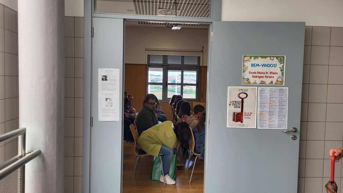 be_arp's tweet photo. No 2º dia do Livros a Oeste  2026, a EBARP recebe a sessão “Salvar o Tempo”, com o autor Ricardo Fonseca Mota, dirigida aos alunos do 5.º ano. Um momento de encontro com os livros, as histórias e a imaginação, integrado neste festival. https://t.co/cfitJHhY7E