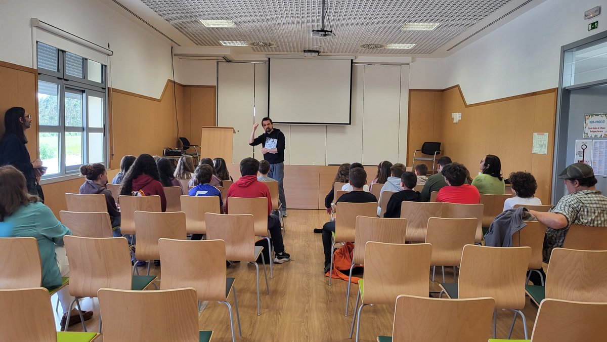 be_arp's tweet photo. No 2º dia do Livros a Oeste  2026, a EBARP recebe a sessão “Salvar o Tempo”, com o autor Ricardo Fonseca Mota, dirigida aos alunos do 5.º ano. Um momento de encontro com os livros, as histórias e a imaginação, integrado neste festival. https://t.co/cfitJHhY7E
