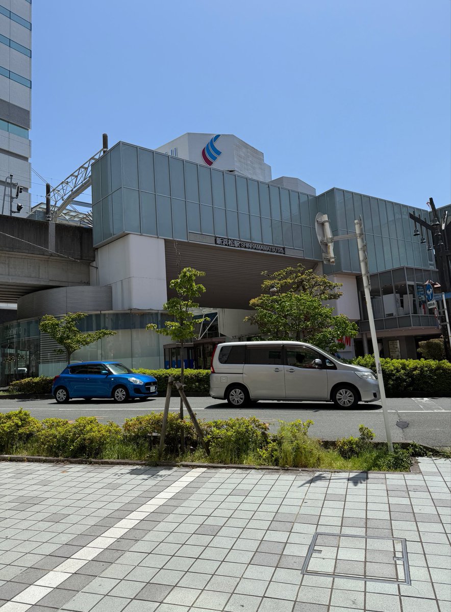 stme93443151's tweet photo. 思い付きで、ソロツーリング。

大好きな浜松市出身の鈴木光司が亡くなってしまった。リングを読んだ時、初めて小説で動悸がしました。

帰り道、もう暑くて睡魔にひどかった。
水分取って、何回も休憩。

#浜松
#カツカレー
#リング https://t.co/CXB26oKNbD