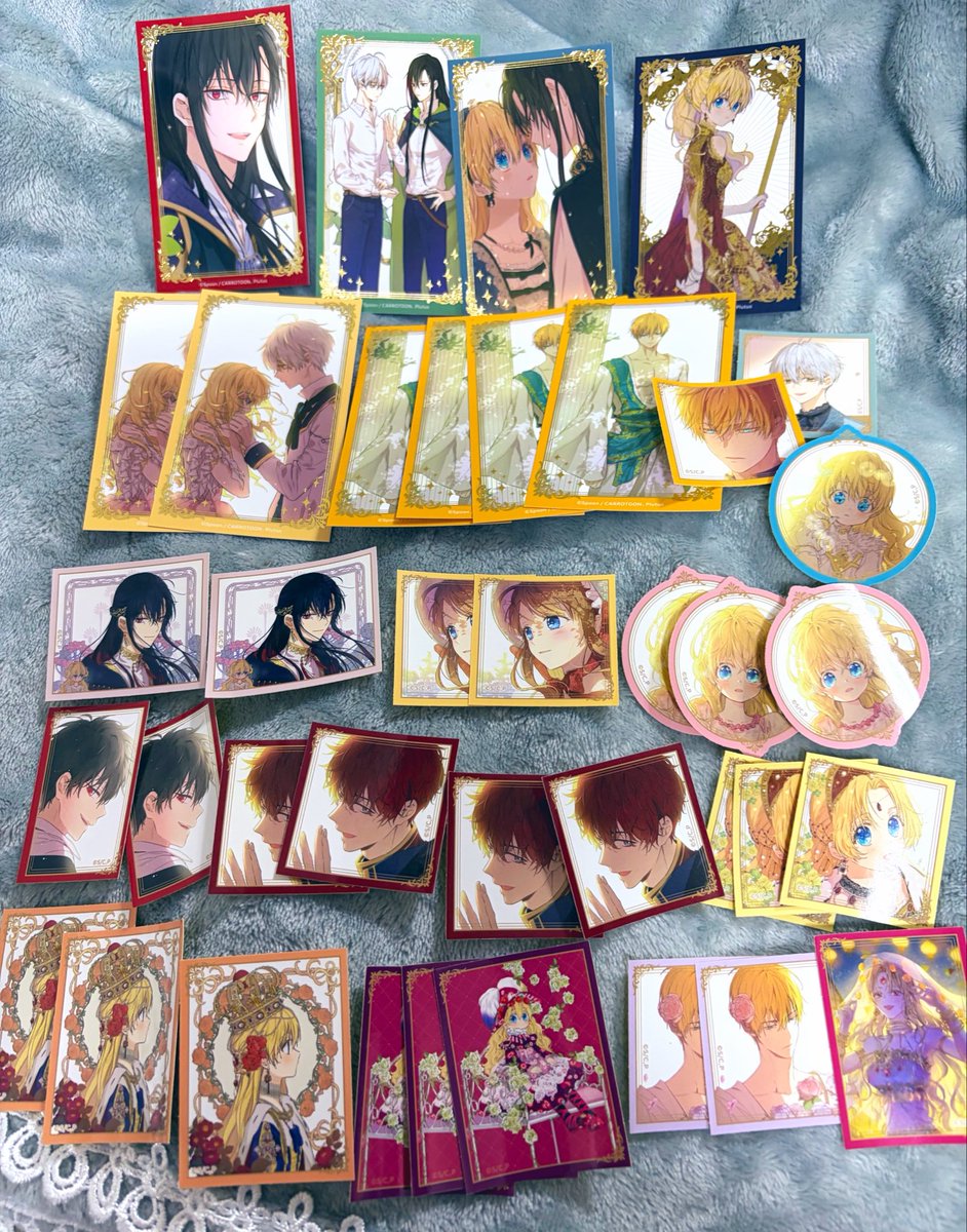YoRHa_F4's tweet photo. ルーカスの欲しかったシール出た🥰
シールはなんぼあってもいいですからね🥰
ランダム系のトータルこんな感じ！
出しっぱなしにしてたら湿気で反っちゃった💦
#ある姫 https://t.co/ZnDW6NiHdc