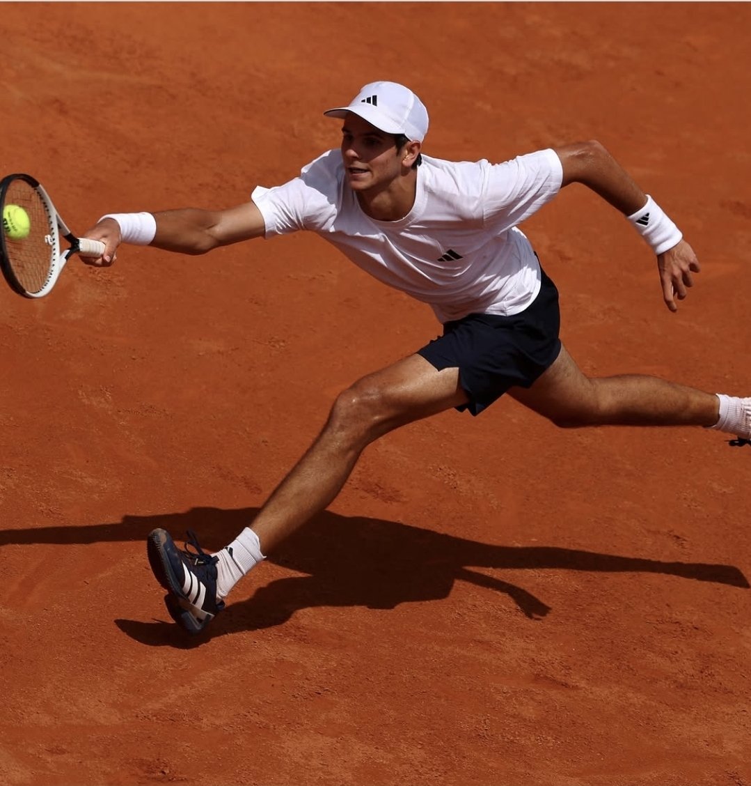 RafaJodarTenis's tweet photo. 🚨 HOY ES DÍA DE CUARTOS DE FINAL 🚨

⏰ 20:30
Rafa Jódar vs Darderi 🎾🔥

Todos pendientes porque queremos esas semifinales en Roma.
A por otra noche grande, Rafa. 💪✨

#RafaJódar #Roma #VamosRafa https://t.co/1ku2ohJbM0