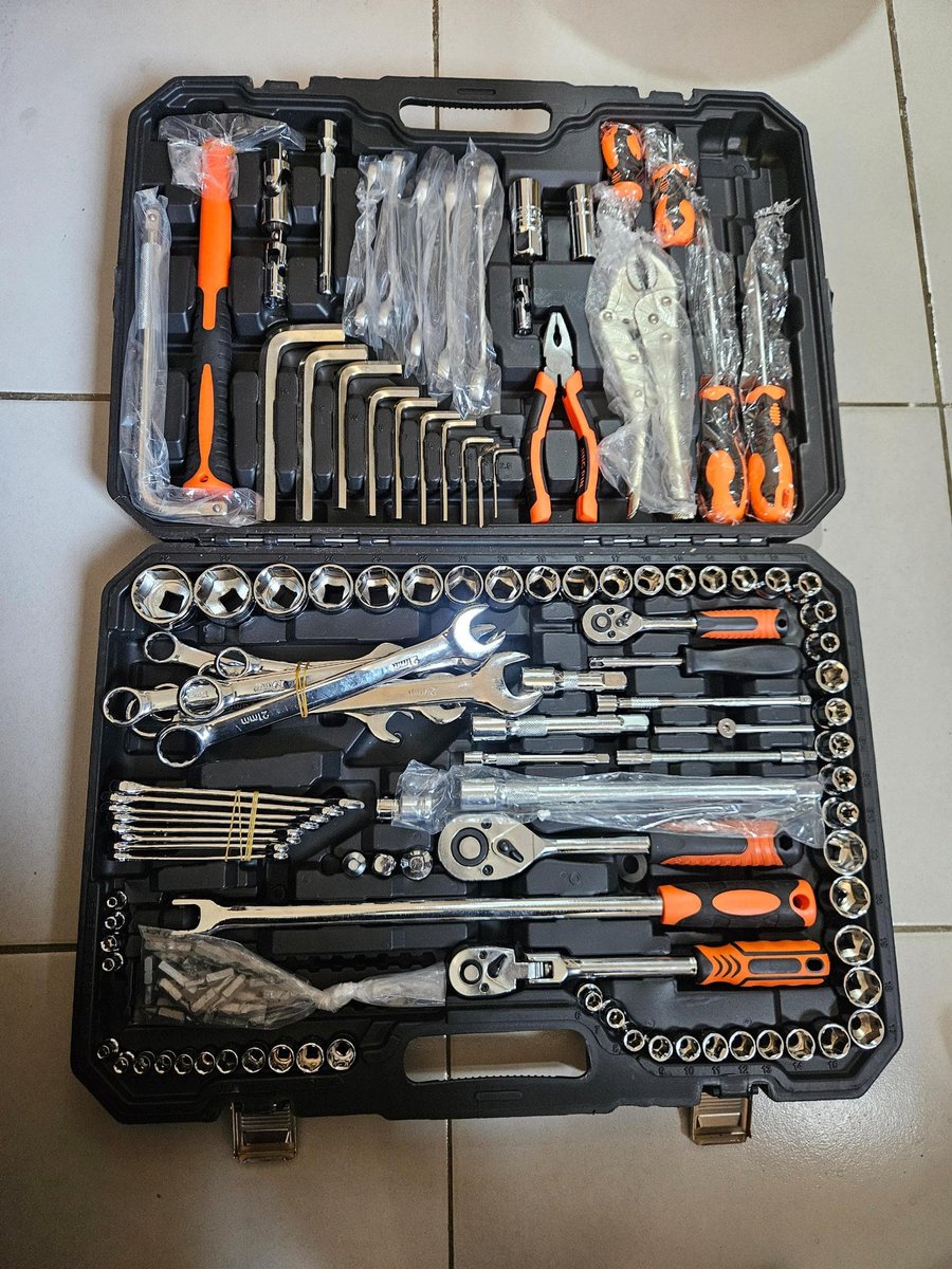 BarakaMaviatu's tweet photo. Lazima uwe na hii tool box ufundi mdogo mdogo wa nyumbani na project zako ndogo unafanya mwenyewe.

Hizi box zipo tatu zina chrome Vanadium. Moja ina vifaa 150 Bei yake hua Tsh.300,000 lakini ofa kwa leo Tsh.285,000

CONTACTS: +255718007463 https://t.co/VUjZamaL7H