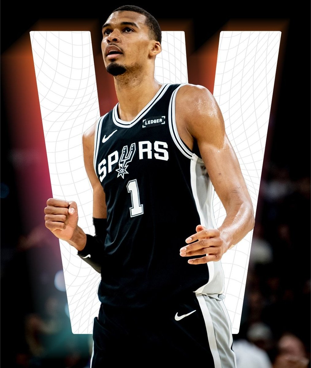 LeFloater's tweet photo. 🚨 San Antonio prend l’avantage !

Les Spurs s’imposent avec autorité face aux Wolves et mènent 3/2!

🏀Minnesota (2) 97/120 San Antonio (3)

⚫️SAN
V.Wembanyama 27pts 17rbs 5pds
K.Johnson 21pts 2rbs
D. Fox 18pts 4rbs 5pds
S.Castle 17pts 4rbs 6pds
D.Harper 12pts 10rbs 2pds https://t.co/vxWm6Tmj7A