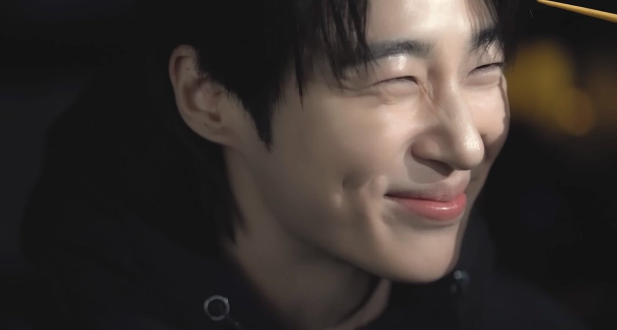 _cutiebws's tweet photo. one precious smile that make people’s life even better than ever 🥺💙 just look at his deep dimple 🫠🫠

#ByeonWooseok #변우석 https://t.co/IQMePCsh3w