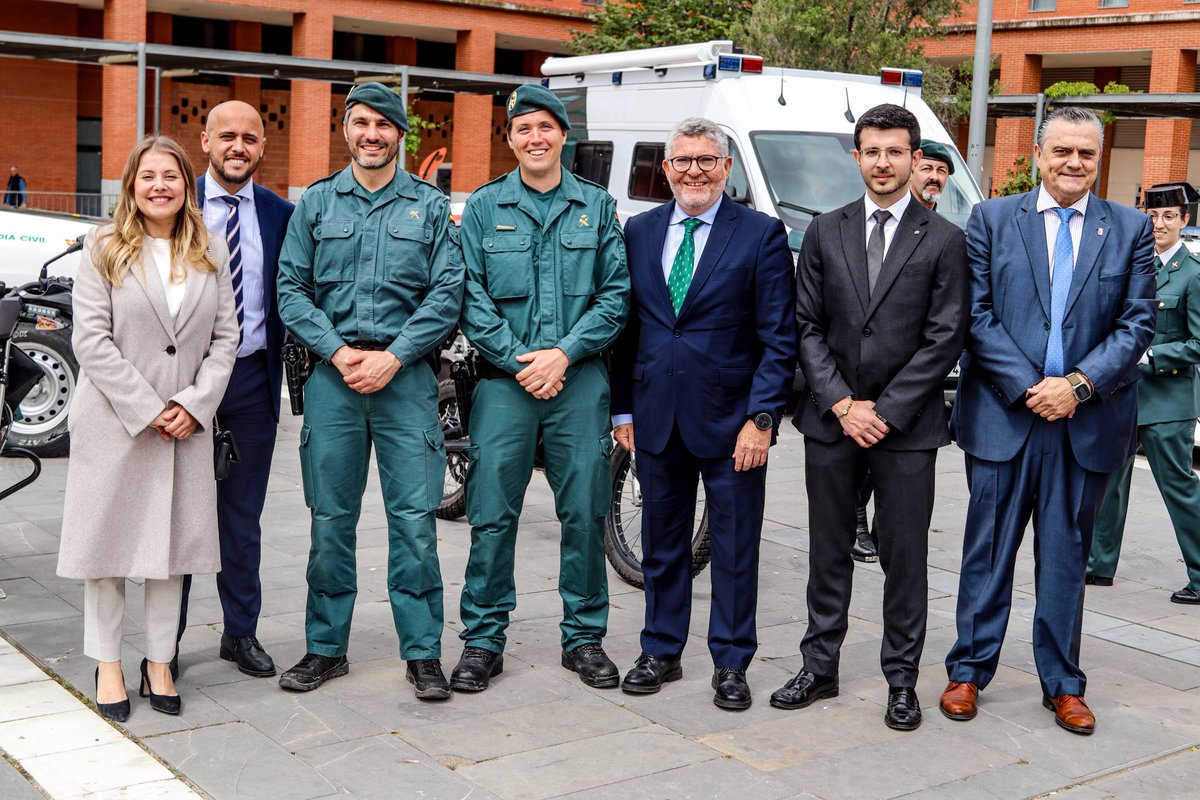 ppguadalajara's tweet photo. #Azuqueca ha acogido la celebración del 182 aniversario de la fundación de la Guardia Civil, un acto de reconocimiento a la entrega  y el servicio de quienes velan cada día por nuestra seguridad y convivencia. 

Gracias por vuestra labor y vocación al servicio de España https://t.co/lSDITbRG9C