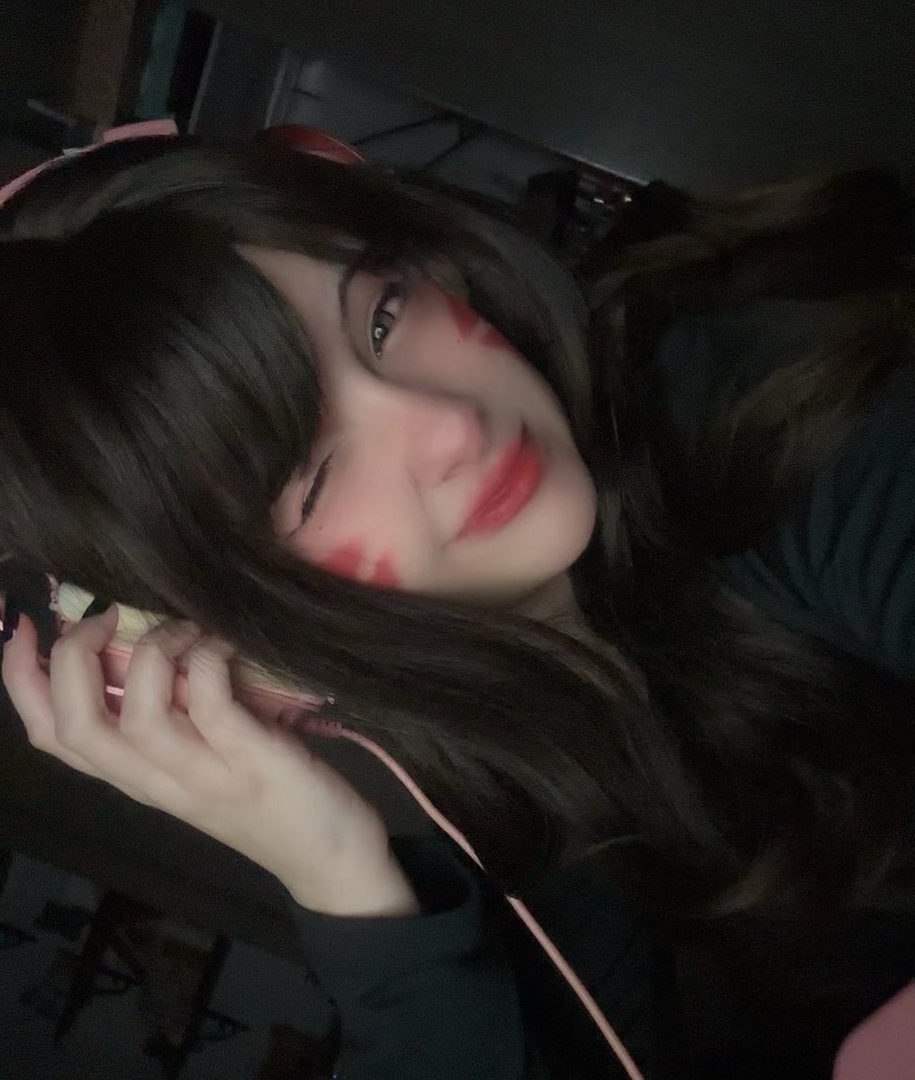 lily.raw tweet media