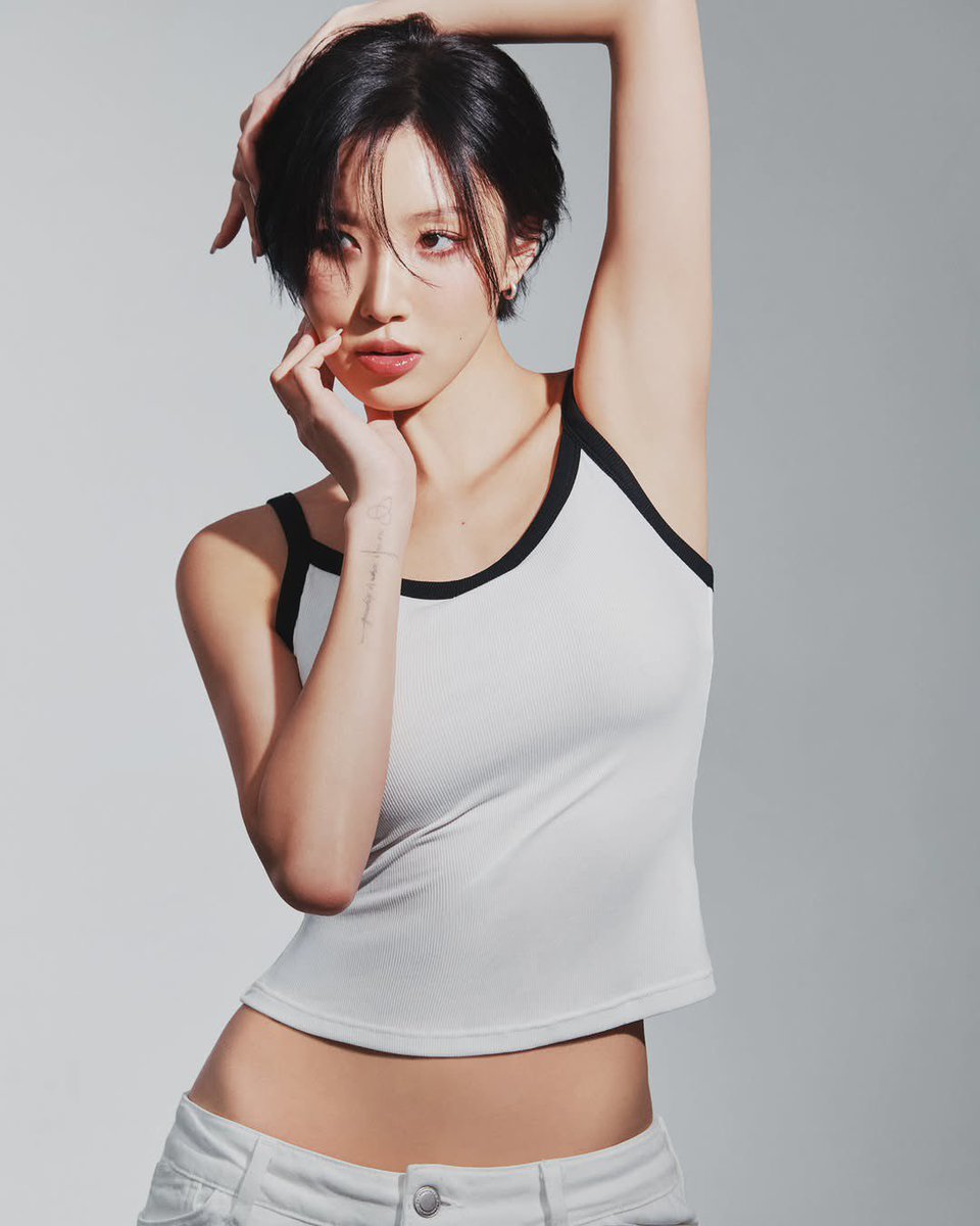 Hwasa #4WARD tweet media