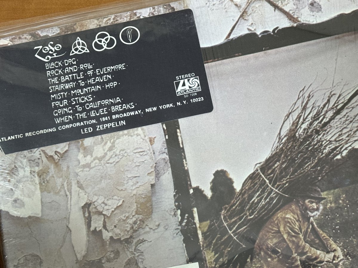 claptmania's tweet photo. #Led_Zeppelin
今宵は無性にⅣが聴きたく針落としてます。
PRプラント盤 https://t.co/hciuznmP7F