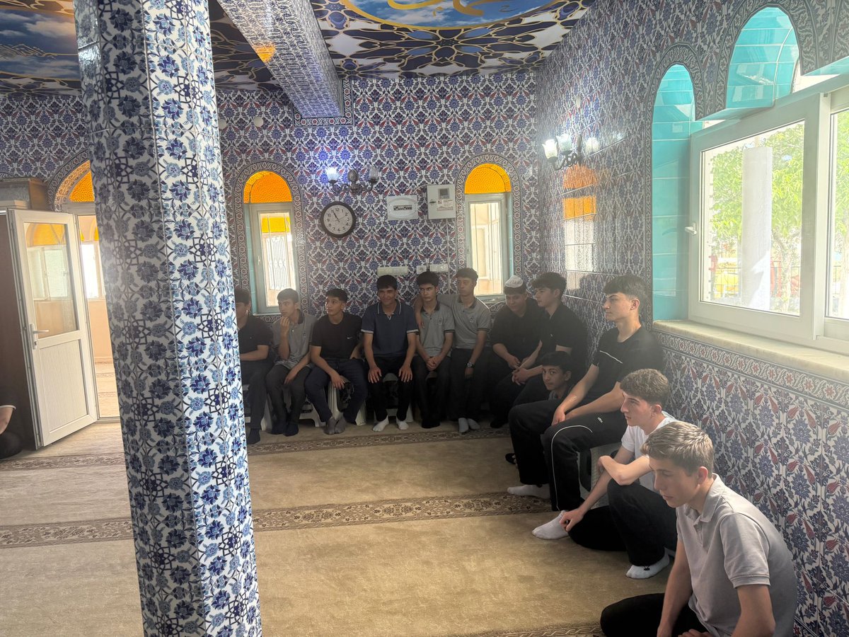 KocarliMeb89600's tweet photo. Değerlerimizle Buluşuyoruz: Mustafa Keziban Küçükoğlu MTAL Cami Ziyareti
ÇEDES projesi kapsamında milli ve manevi değerlerimizi yerinde tanımak amacıyla, Mustafa Keziban Küçükoğlu Mesleki ve Teknik Anadolu Lisesi öğrencilerimiz Sanayi Camii’ne bir ziyaret gerçekleştirdi. https://t.co/05mihgGb3a