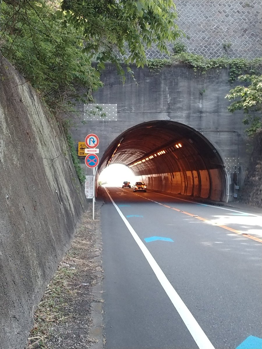 naribuu03's tweet photo. 大楠山下山後、鎌倉アルプス(天園)に行く予定でしたが
披露山に寄り道していて時間がなくなったので
以前から気になっていた場所へ
#杉山清貴
#オメガトライブ
#海風通信
#ROUTE134
#トンネル
#材木座海岸 https://t.co/IJzW8tzmRg
