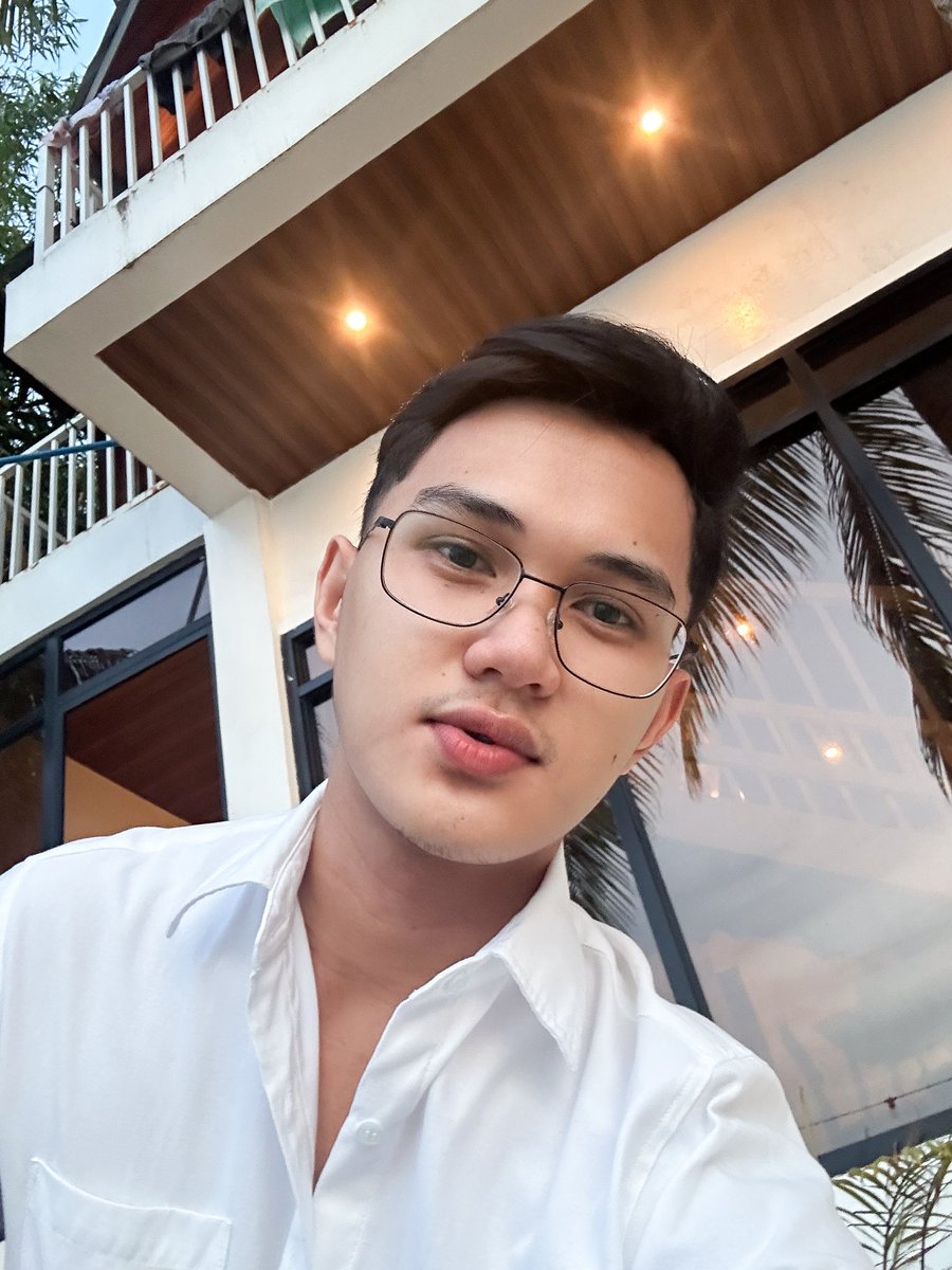 stevengelo's tweet photo. 😁😐 https://t.co/NofTNeTqp6
