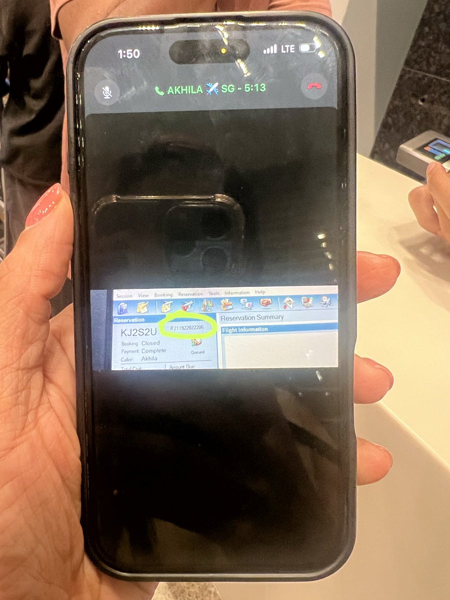 AditiShetty22's tweet photo. Very disappointing experience with @flyspicejet &amp; @makemytrip.

My Bangalore–Mumbai SpiceJet flight on 4th May was heavily delayed, after which airport staff advised cancellation and confirmed refund within 3days. I have cancellation proof, screenshots &amp; videos.
Refund unresolved https://t.co/OVA6l8bCYz
