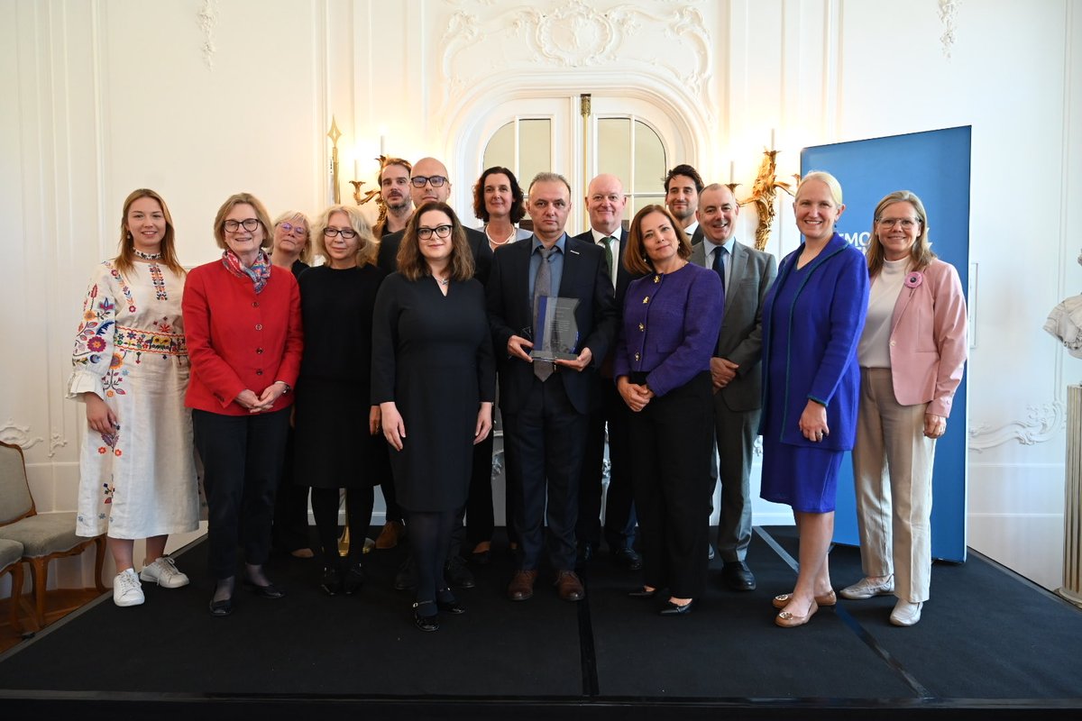 SwitzerlandOSCE's tweet photo. ✨ Congratulations to Promo-LEX, recipient of the 2026 Democracy Defender Award in Vienna.

On the Award’s 10th anniversary, together with seven other delegations, we honor those who stand up for democracy, human rights and fundamental freedoms in the spirit of the Helsinki Final Act and @OSCE commitments.

🕊️ For more than 20 years, the @promolex Association has worked to advance democracy and protect #HumanRights in Moldova.

As 2026 OSCE Chair, Switzerland is proud to support and promote these shared values.

#OSCE26CH