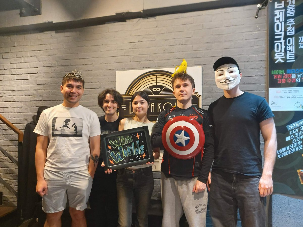 fullslol's tweet photo. We smurfed the Hongdae escape room.
@gakgoslol1 @midQuad we escaped faster than you did γ
γ
γ
(WCES > FLY)
#WINWORLDS https://t.co/jOBtoqudt9