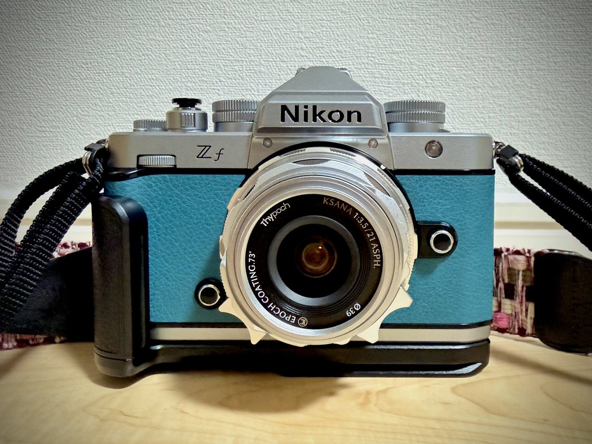 SLT_2015's tweet photo. Thypoch Ksana 21mm f/3.5 ASPH.をゲットん。
やっぱりシルバーレンズは似合うなぁ。
うっかりぽっかり純正ならばと調べずに新作フィルターも合わせて購入したのですが、付属の被せ式レンズキャップは使えなくなりました。ワンタッチ式調達せねば。
#Thypoch #Ksana21mm https://t.co/hoSfDbxM7y
