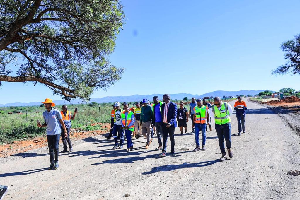 RoadsAgency's tweet photo. Limpopo MEC for @LDPWRI, Ernest Rachoene on #Projectmonitoring of the D3614 road upgrade project in Madishaditoro Village in the Lepelle-Nkumpi Local Municipality. https://t.co/FcC6yHxWRo