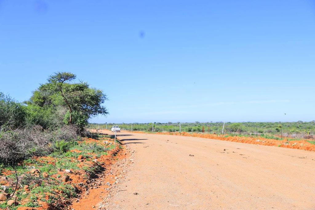 RoadsAgency's tweet photo. Limpopo MEC for @LDPWRI, Ernest Rachoene on #Projectmonitoring of the D3614 road upgrade project in Madishaditoro Village in the Lepelle-Nkumpi Local Municipality. https://t.co/FcC6yHxWRo
