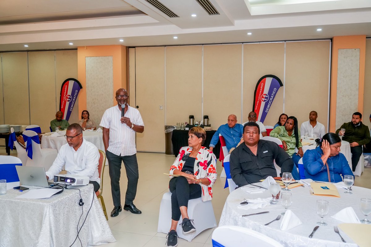 PRDesPanama's tweet photo. 📍 Colón 🇵🇦

Continuamos nuestro recorrido territorial junto a autoridades electas, alcaldes, representantes y el diputado de la provincia de Colón, fortaleciendo la unidad y el trabajo desde nuestras bases.

Orgullosamente PRD. ❤️🤍💙 https://t.co/mib6pq6fiM