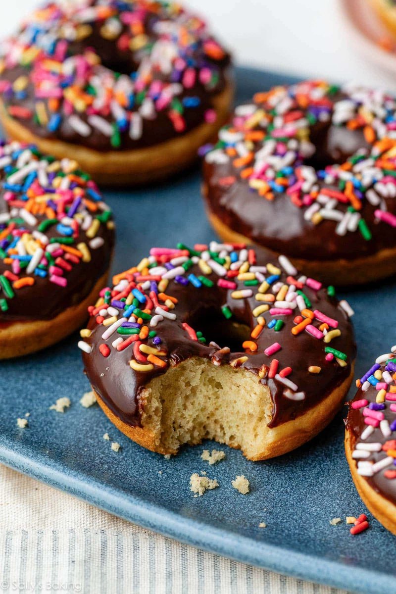 rhead3397's tweet photo. Chocolate Frosted Baked Donuts

https://t.co/0cKkEU4A9U https://t.co/iRHKk8y2bb