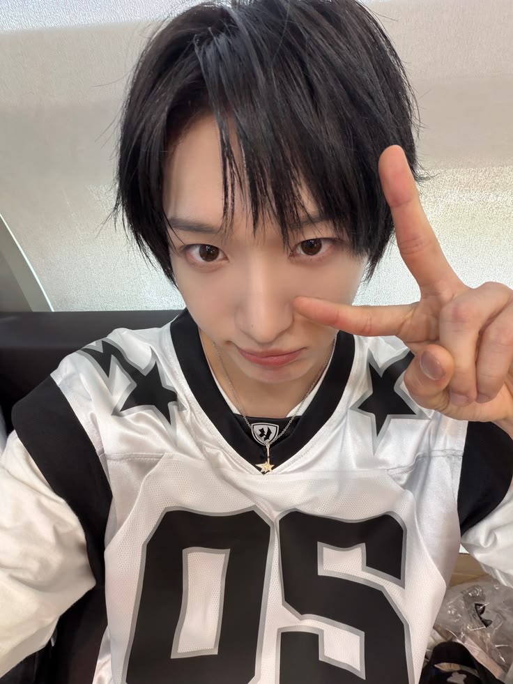streowtypez's tweet photo. Haiii aku mau cari temen weflip lagiii ~ aku Nuna line dan bias aku donghwa tapi sayang semuanya kok favorit aku mostly lagu knock knock, umm great, eyes poppin sama twenty 🤍🤍🤍 ayo flishh temenannn 00line here xixi

#sobatweflip #findingweflip https://t.co/8lCUy5A4Wz