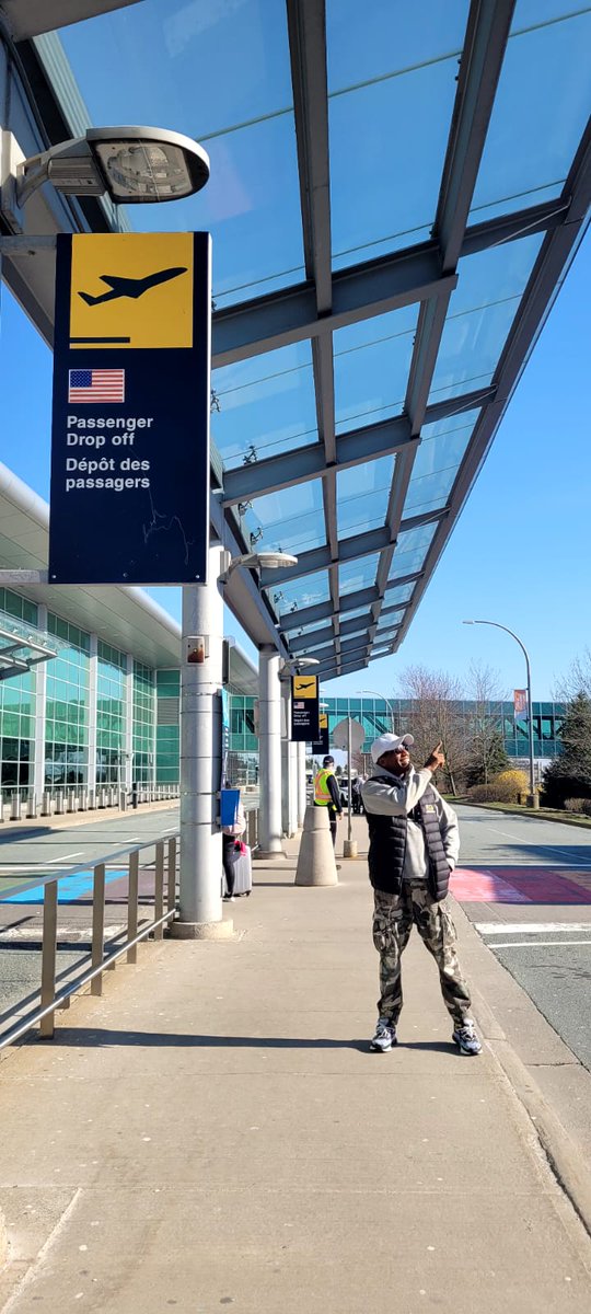 AlphaLandRover's tweet photo. Hello USA πΊπΈπΊπΈ Hello Canada π¨π¦π¨π¦
Here's the driver arriving in the USA, then off to Canada just in time for de-stuffing and offloading the Landie!
New Hashtag : #KenyaToAmericas
#AlphaLandrover #BreakingBorders https://t.co/cYyU3feUiW