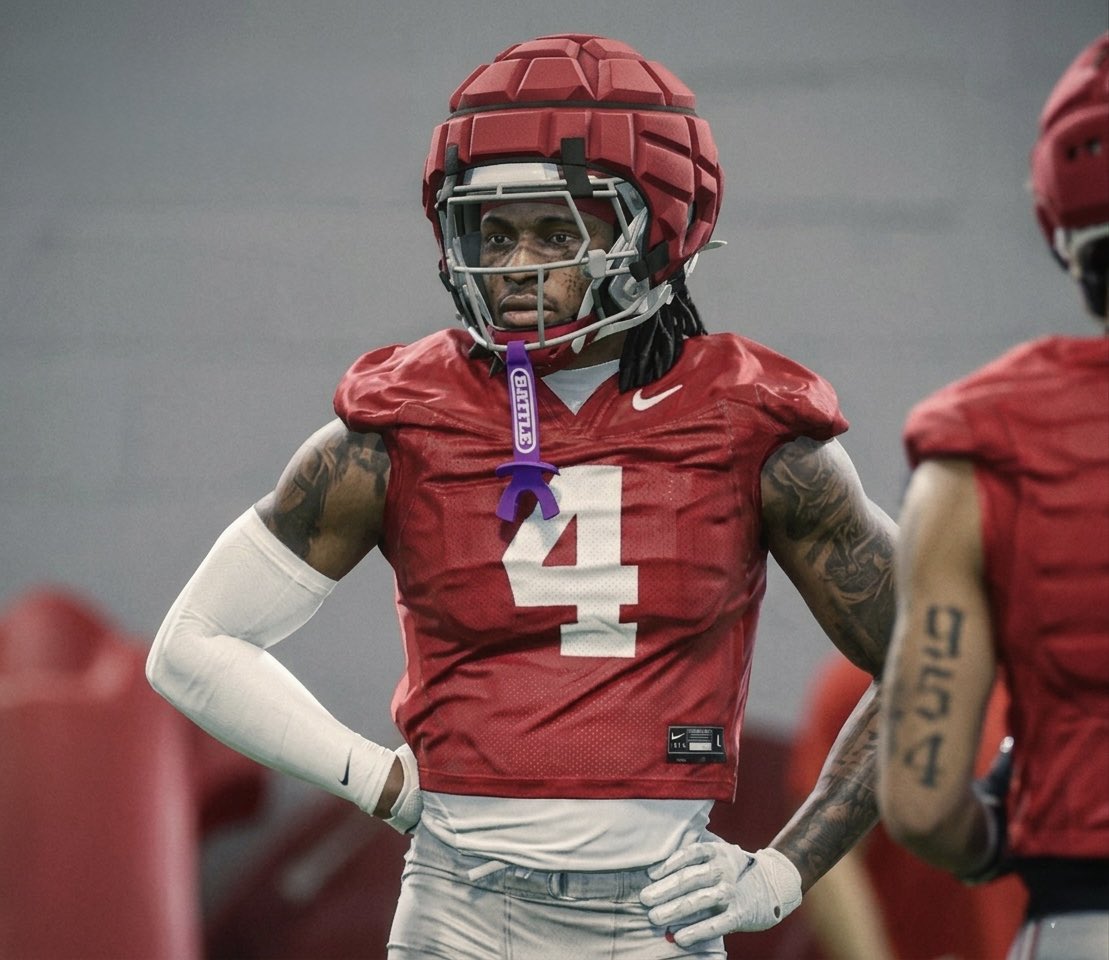 BASEDJ0RDAN's tweet photo. it's just dis simple EA. hanging mouthpiece nd da realistic tats. also da spacing between da arm sleeve nd da glove.
@EASPORTSCollege @Equipment_Guru @Jermiah_Smith1 @OhioStateFB
#EACFB27 #futurecfb
📸 @slxmV1 https://t.co/FNxgZqQaof