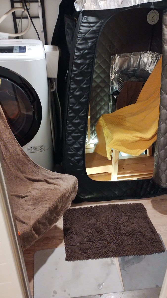 afun_mino's tweet photo. @sauna_ie テントサウナですが、ドラム式洗濯乾燥機が大活躍。
特に木製品にバスタオル等を敷いて、利用後に壁面や床の乾拭きにも利用。洗濯後ベランダや浴室乾燥でもいいですが、タオルを干さずに乾かせるのは楽。
ですがドラム式は数年後に一度分解清掃推奨なので、乾太くんはそこが強いらしいです。 https://t.co/l3a5lZxwqZ