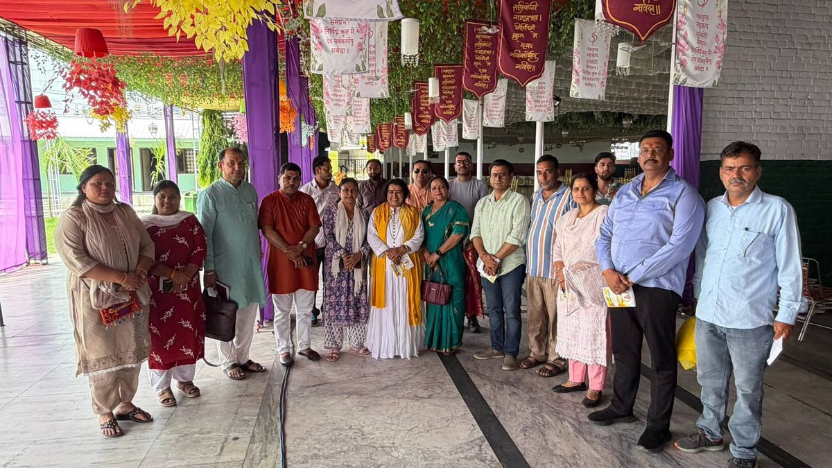 DivyaRa69584595's tweet photo. आज हरबर्टपुर में आयोजित भारतीय जनता पार्टी जिला देहरादून ग्रामीण की संगठनात्मक बैठक सम्मानित जिला अध्यक्ष श्री Meeta Singh जी की अध्यक्षता में संपन्न हुई।
इस दौरान संगठन की मजबूती, आगामी कार्यक्रमों एवं जनहित से जुड़े विषयों पर विस्तृत चर्चा की गई ।
@BJP4India @BJP4UK https://t.co/XX3sLsThKF