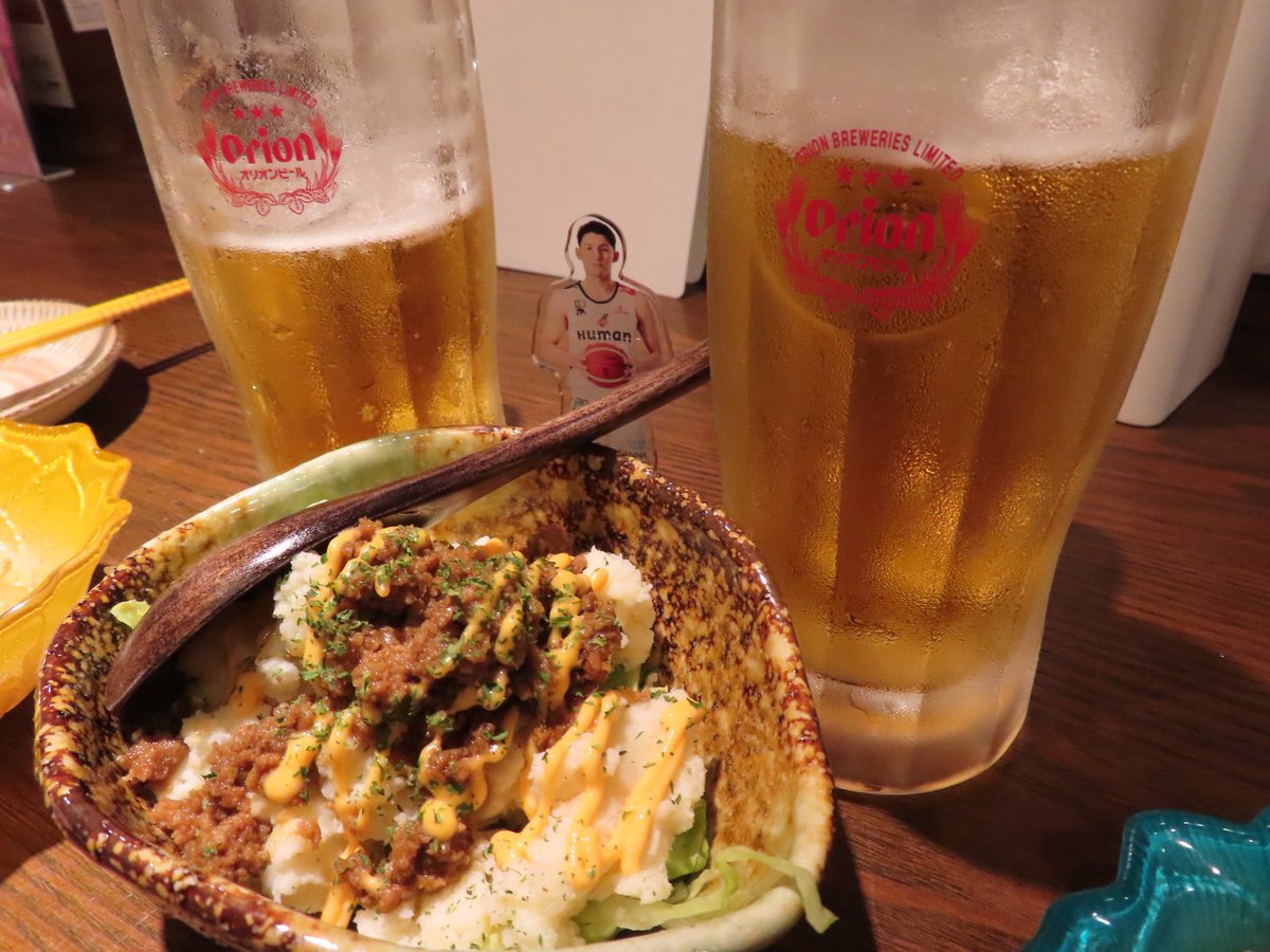 masami_bbb's tweet photo. 落ち着かないので義也さん連れて沖縄料理屋はしご🌺🍻
#植松義也 https://t.co/pikhz17c44