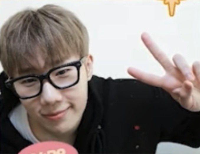 팔 tweet media