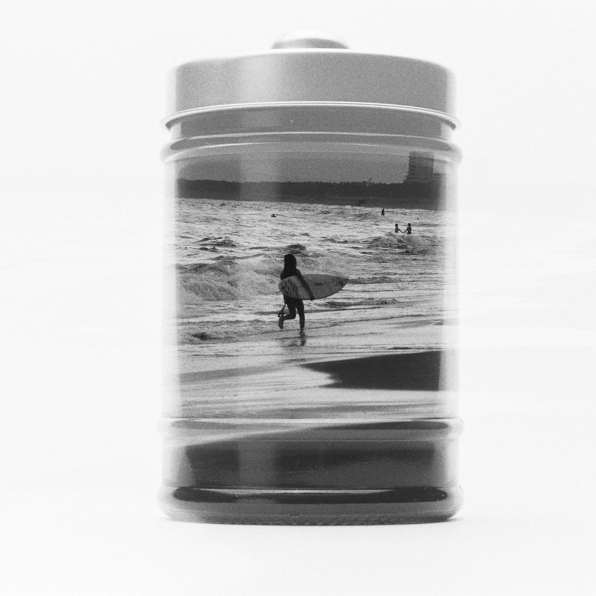 tomojk11g_ex's tweet photo. 今度はカラーフィルムで海の瓶詰を作りたい
#filmphotography 
#multipleexposure 
#フィルム多重露光 https://t.co/ZnuHdA3E6Z