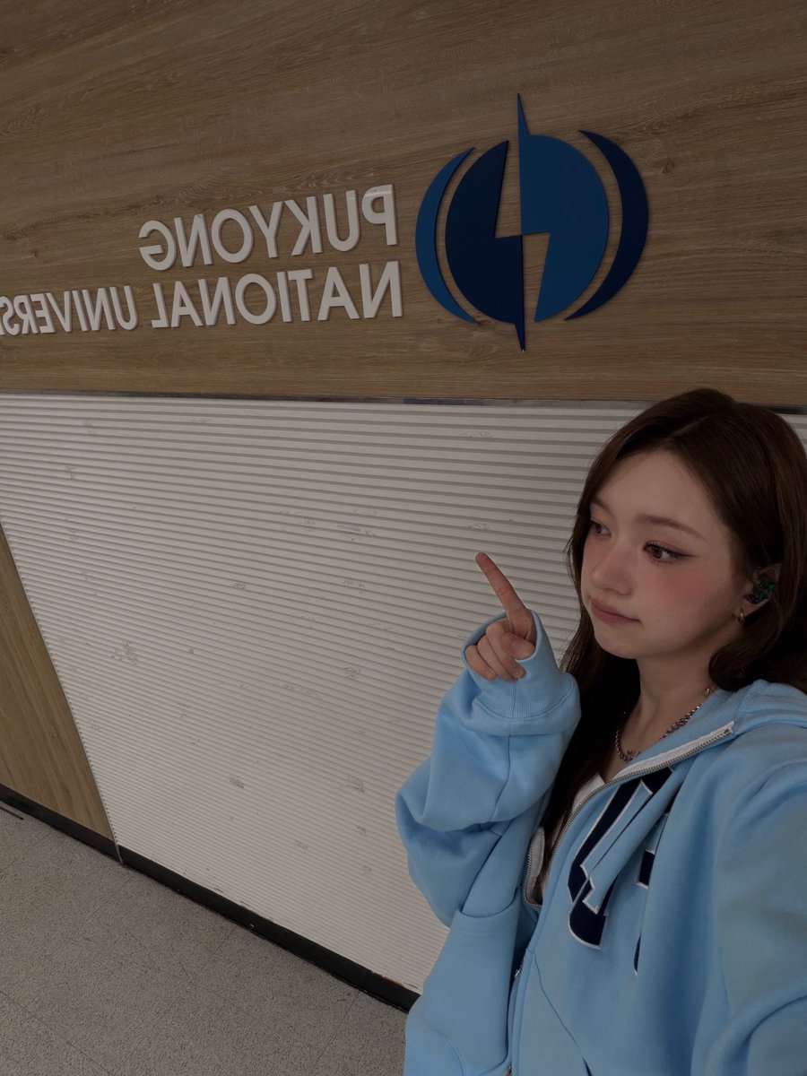 위 tweet media