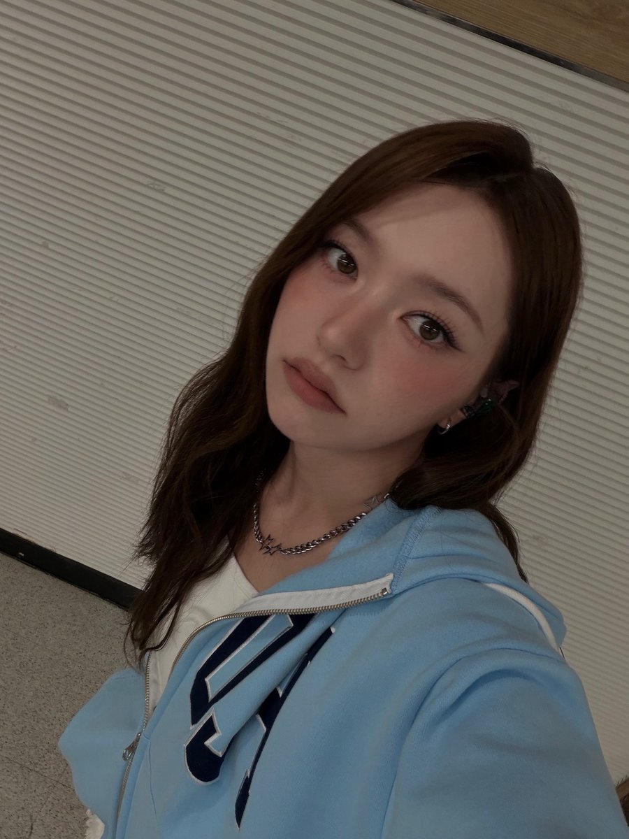 위 tweet media