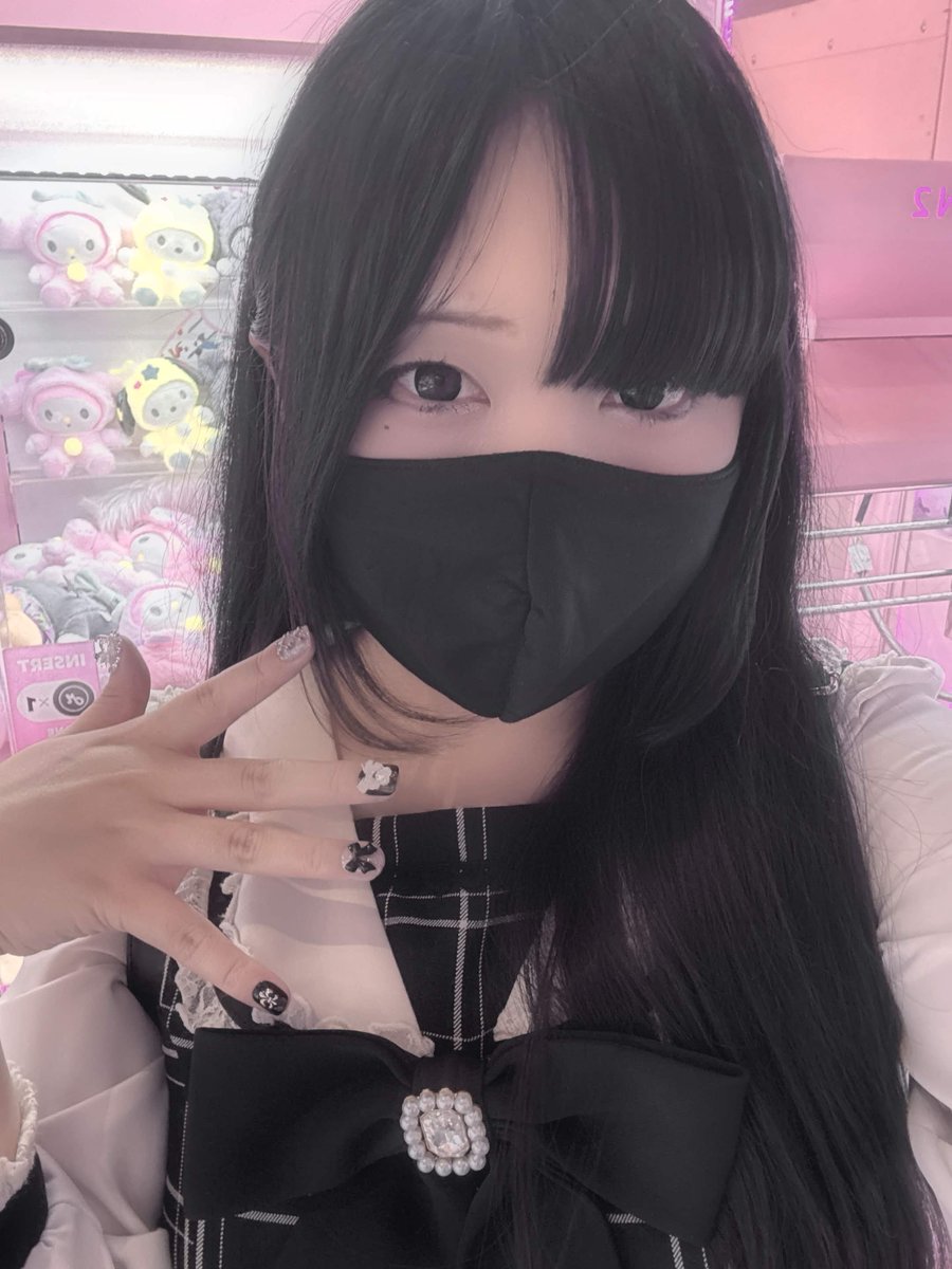 lewnabun's tweet photo. VTuber vs IRL :3 🩷 https://t.co/CgIdIfWdl7